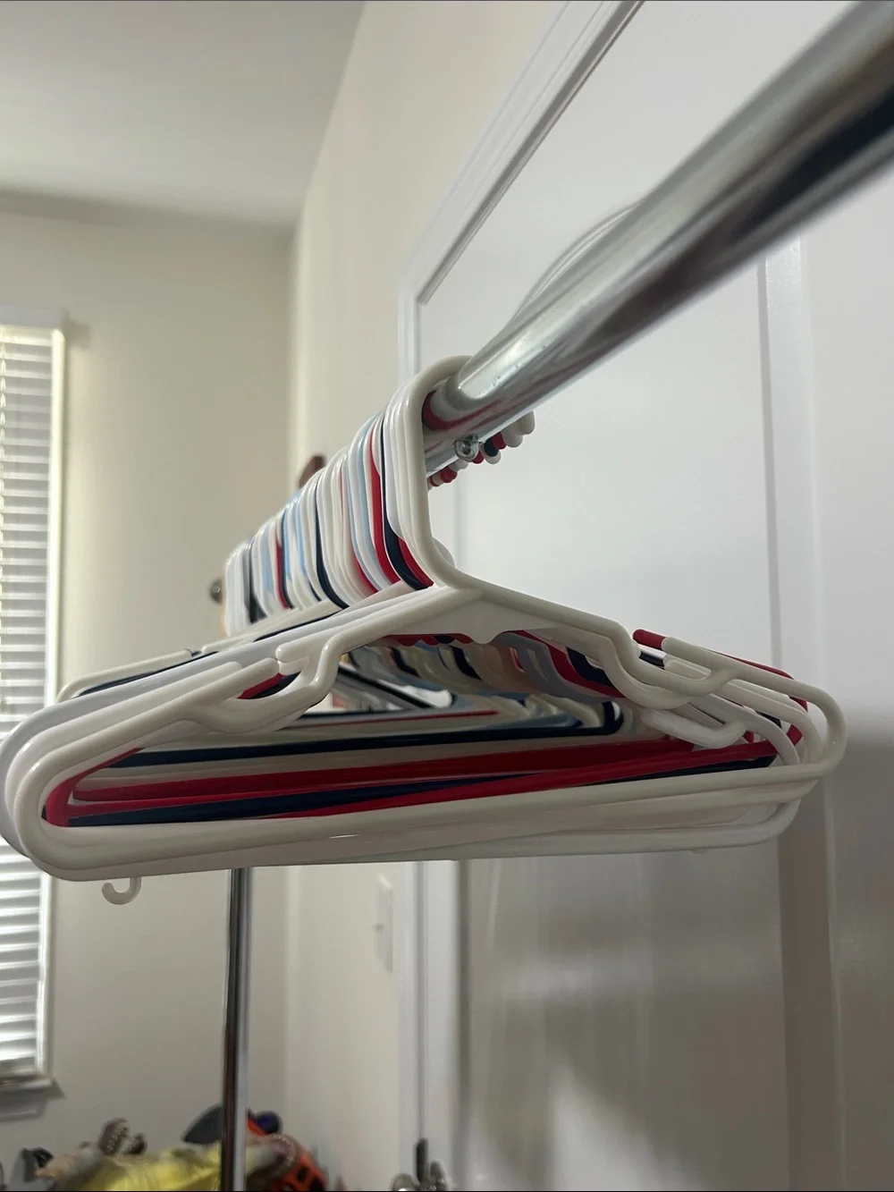 Pack of 78 small plastic hangers for children’s clothes